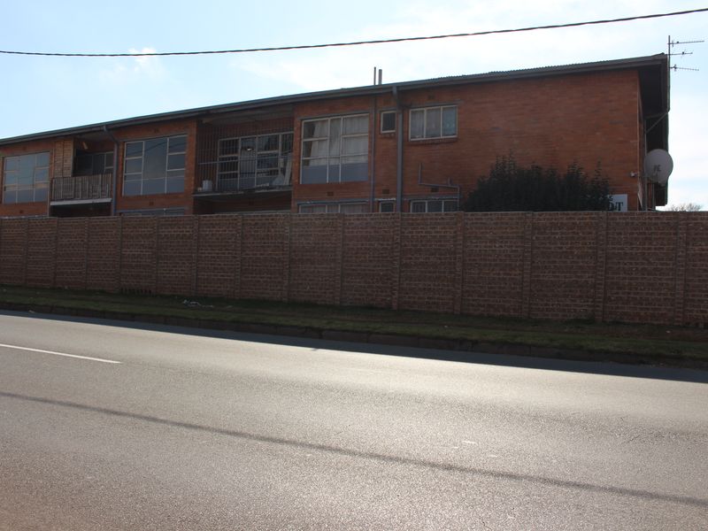 Why Rent, Step On The Property Ladder & Pay Your Own Bond at R3 893 at 10.5% if you qualify. - Photo 8