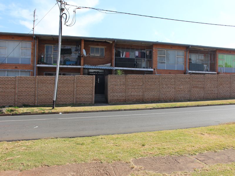 Why Rent, Step On The Property Ladder & Pay Your Own Bond at R3 893 at 10.5% if you qualify. - Photo 7