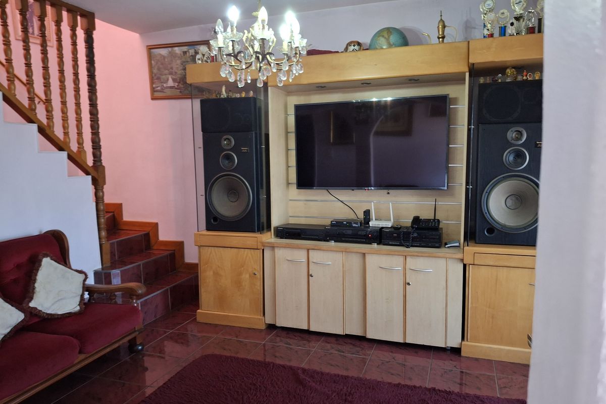 4 Bedroom Family Home - Photo 2