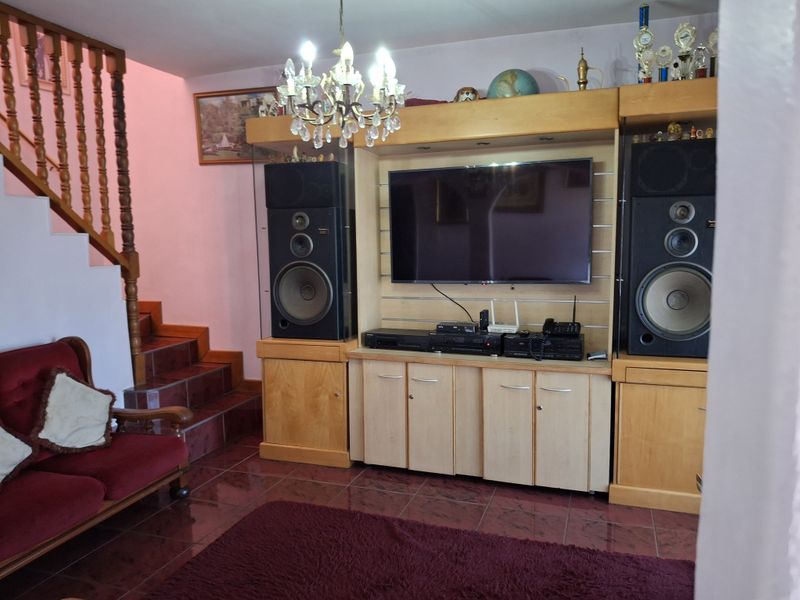 4 Bedroom Family Home - Photo 2