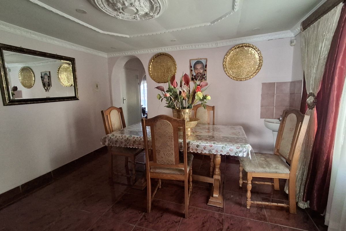 4 Bedroom Family Home - Photo 5