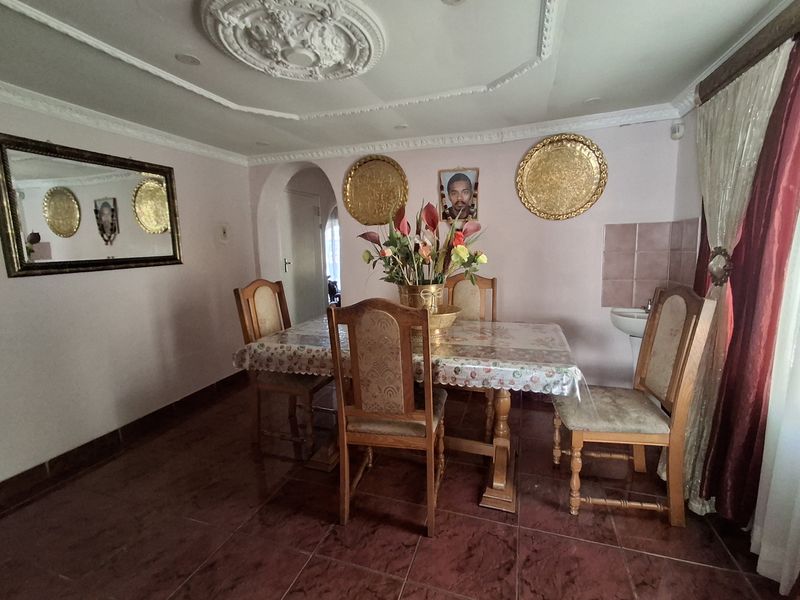 4 Bedroom Family Home - Photo 5