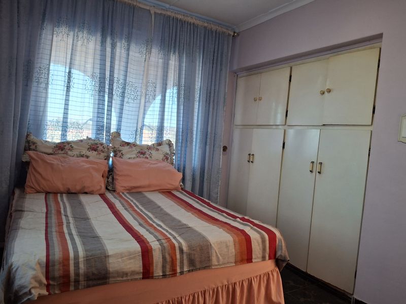 4 Bedroom Family Home - Photo 8