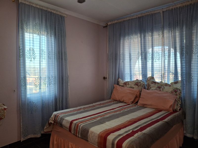 4 Bedroom Family Home - Photo 7