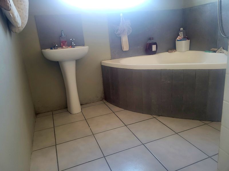 2 Bedroomed 2 bath roomed garden cottage walking distance to the beach - Photo 9