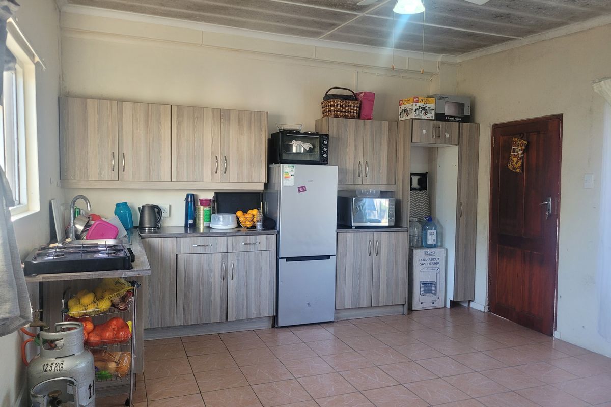 2 Bedroomed 2 bath roomed garden cottage walking distance to the beach - Photo 3