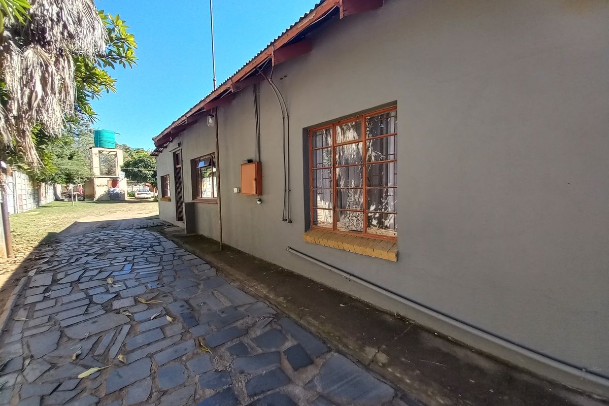 Versatile Property in Prime Bo-Dorp Location – Endless Potential! - Photo 4