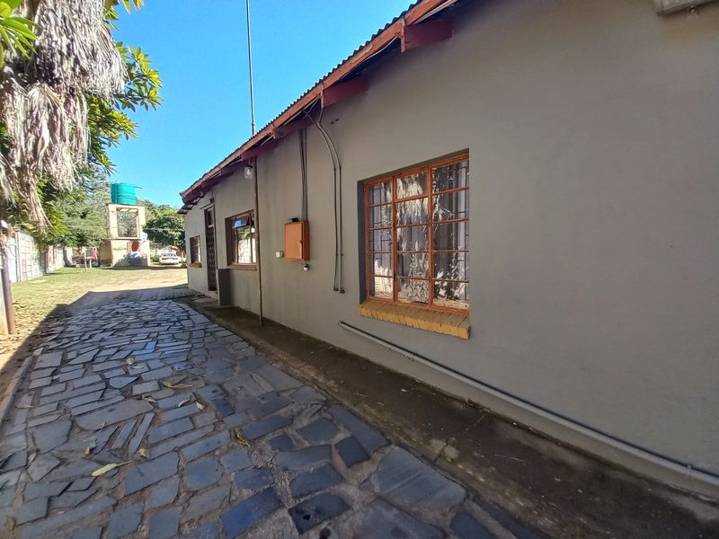 Versatile Property in Prime Bo-Dorp Location – Endless Potential! - Photo 4