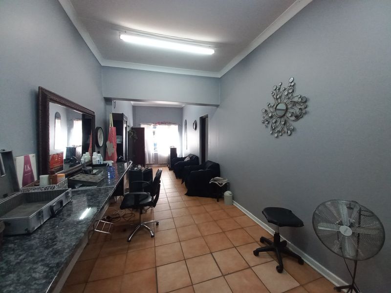 Versatile Property in Prime Bo-Dorp Location – Endless Potential! - Photo 8