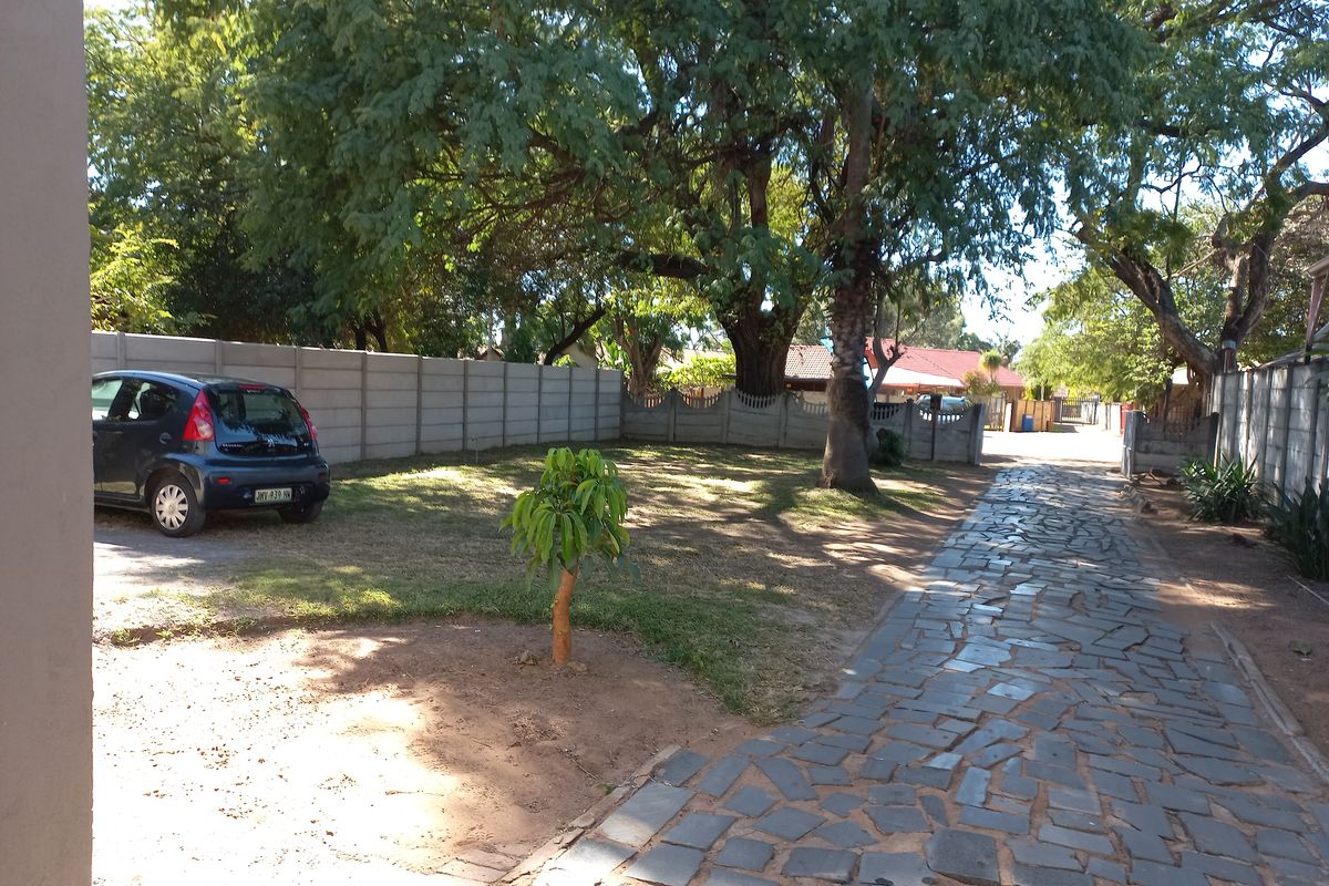 Versatile Property in Prime Bo-Dorp Location – Endless Potential! - Photo 3