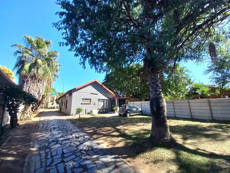 Versatile Property in Prime Bo-Dorp Location – Endless Potential! - Photo 6