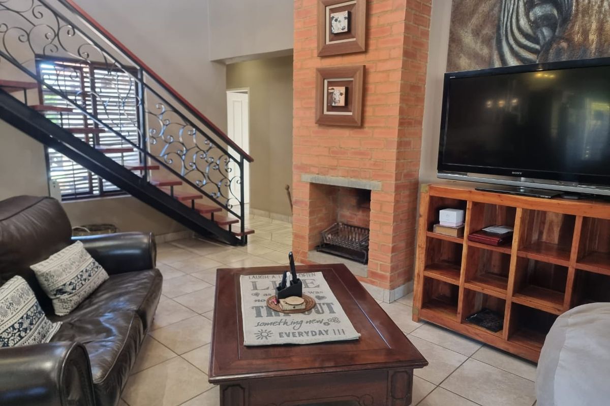 Modern 3-Bedroom Townhouse in Sought-After Estate, in Waterval East - Photo 5
