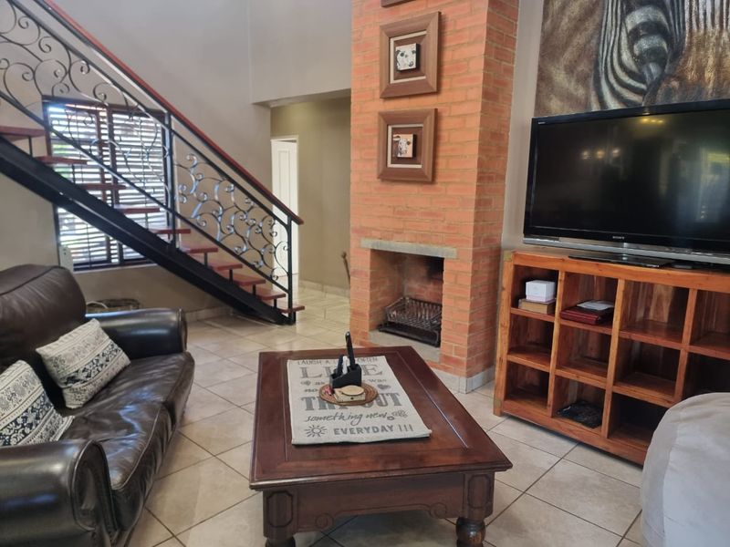 Modern 3-Bedroom Townhouse in Sought-After Estate, in Waterval East - Photo 5