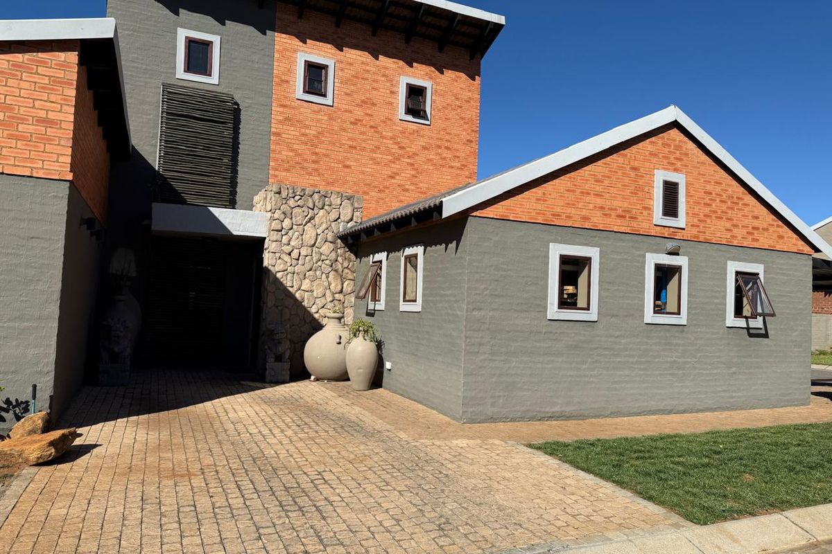 Modern 3-Bedroom Townhouse in Sought-After Estate, in Waterval East - Photo 2