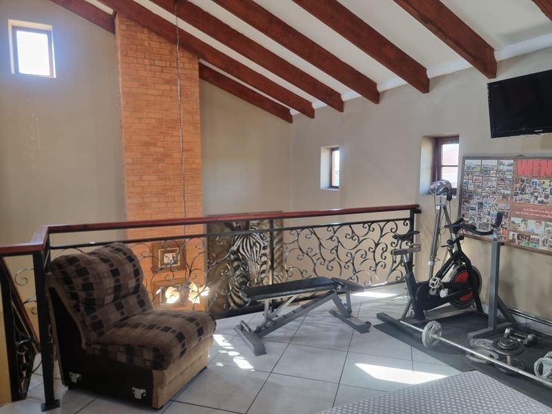 Modern 3-Bedroom Townhouse in Sought-After Estate, in Waterval East - Photo 10