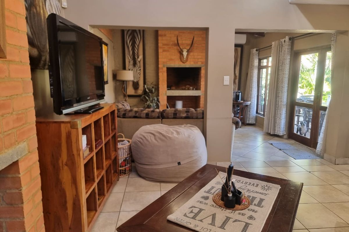 Modern 3-Bedroom Townhouse in Sought-After Estate, in Waterval East - Photo 3