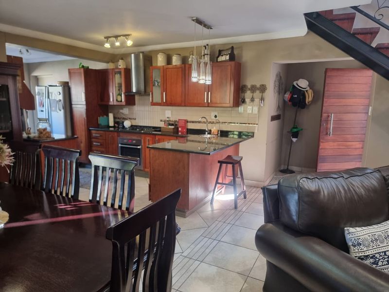 Modern 3-Bedroom Townhouse in Sought-After Estate, in Waterval East - Photo 9