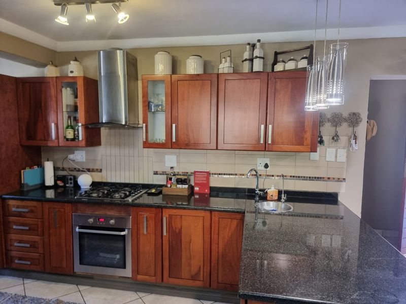 Modern 3-Bedroom Townhouse in Sought-After Estate, in Waterval East - Photo 6