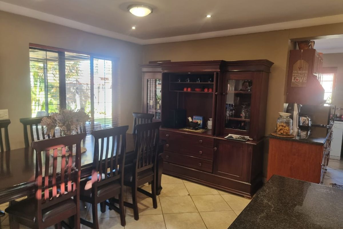 Modern 3-Bedroom Townhouse in Sought-After Estate, in Waterval East - Photo 4