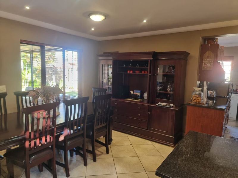 Modern 3-Bedroom Townhouse in Sought-After Estate, in Waterval East - Photo 4