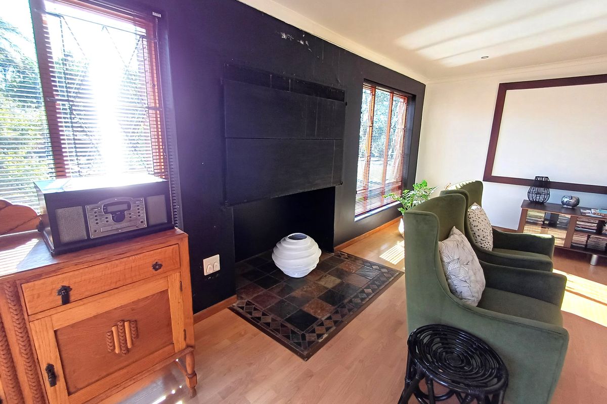 Newly Renovated, Modern Home For Sale in Winterhoek Park. - Photo 5