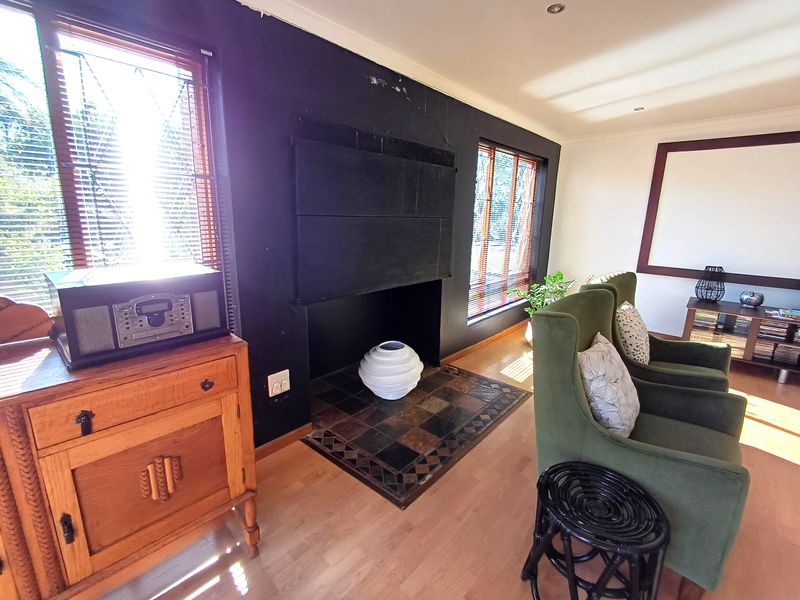 Newly Renovated, Modern Home For Sale in Winterhoek Park. - Photo 5