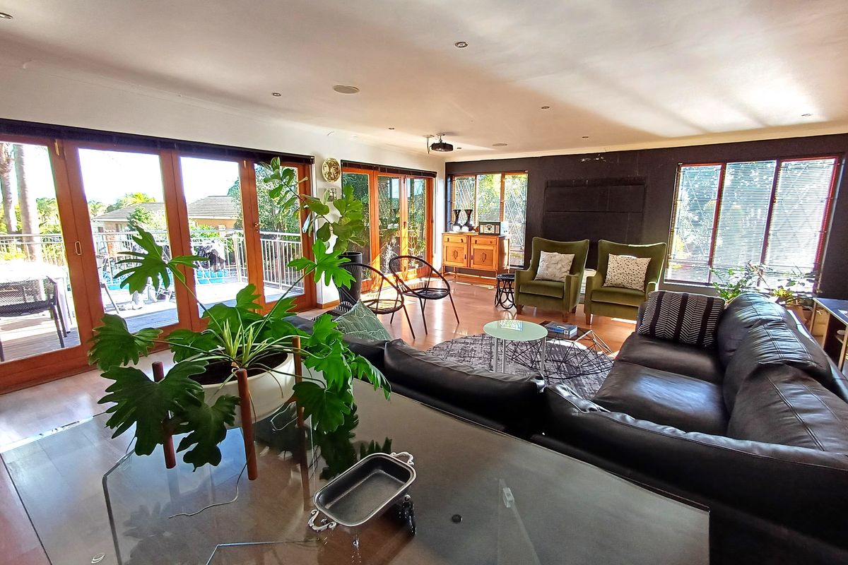 Newly Renovated, Modern Home For Sale in Winterhoek Park. - Photo 2