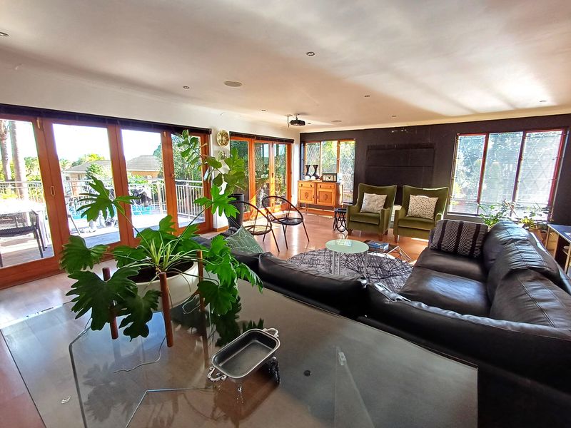 Newly Renovated, Modern Home For Sale in Winterhoek Park. - Photo 2