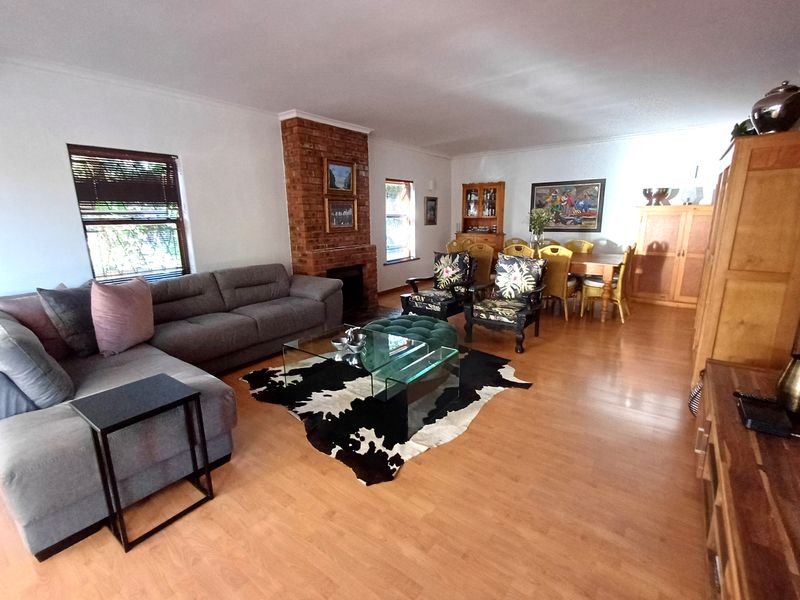 Newly Renovated, Modern Home For Sale in Winterhoek Park. - Photo 7