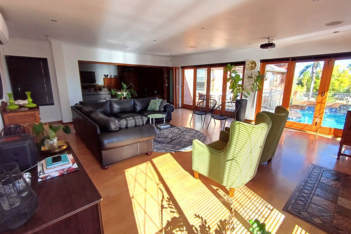 Newly Renovated, Modern Home For Sale in Winterhoek Park. - Photo 3