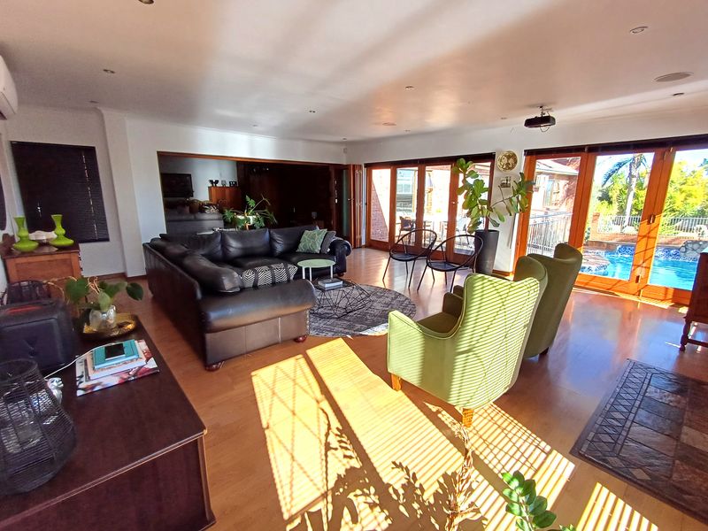 Newly Renovated, Modern Home For Sale in Winterhoek Park. - Photo 3