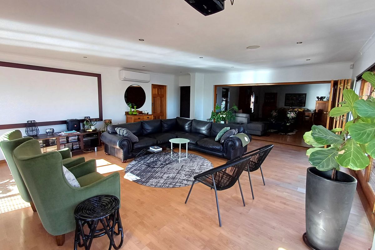 Newly Renovated, Modern Home For Sale in Winterhoek Park. - Photo 4