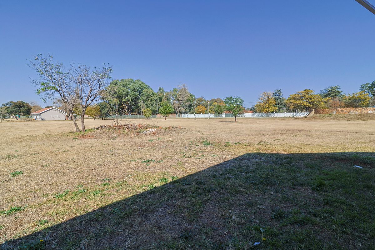 Stunning 5ha Property with Main Home + Cottages - Photo 3