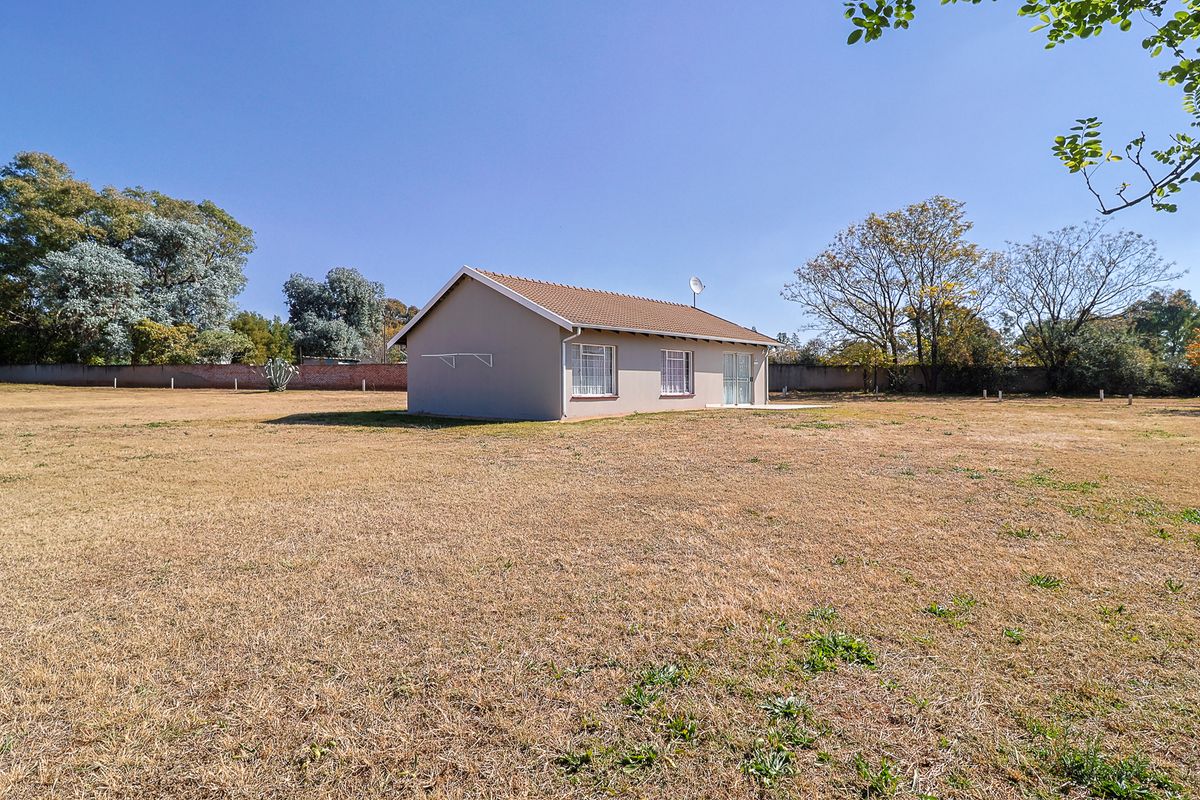 Stunning 5ha Property with Main Home + Cottages - Photo 2