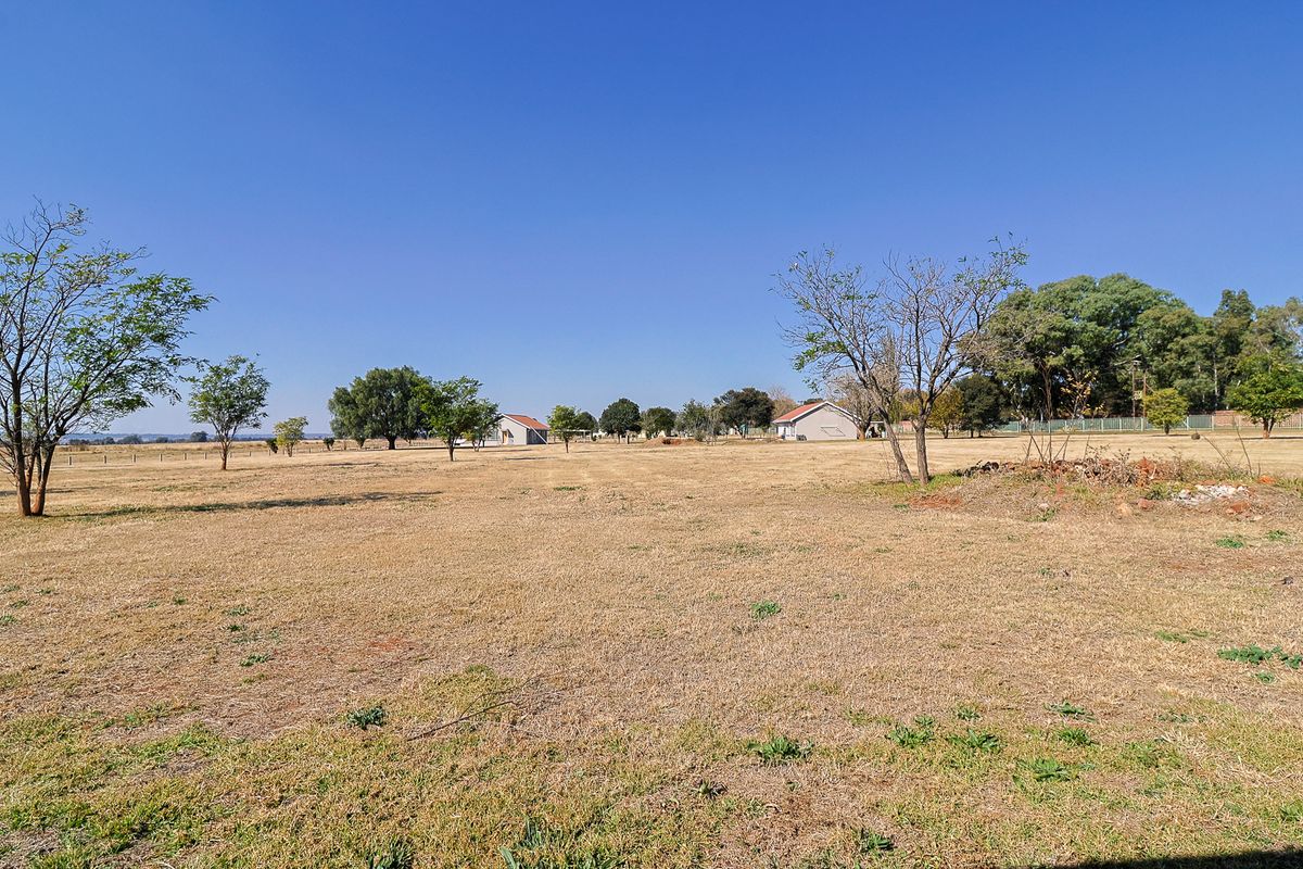 Stunning 5ha Property with Main Home + Cottages - Photo 4