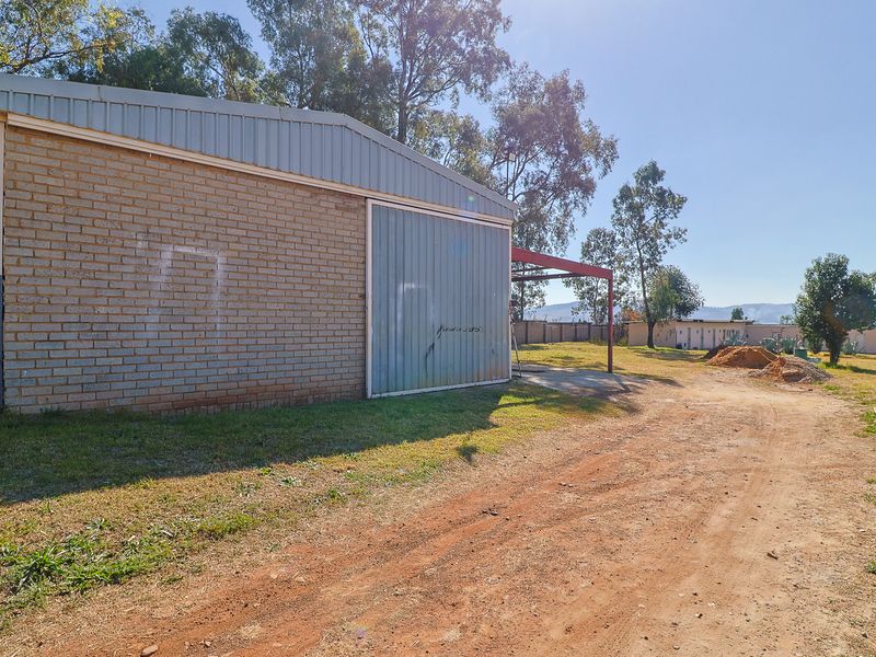 Stunning 5ha Property with Main Home + Cottages - Photo 5