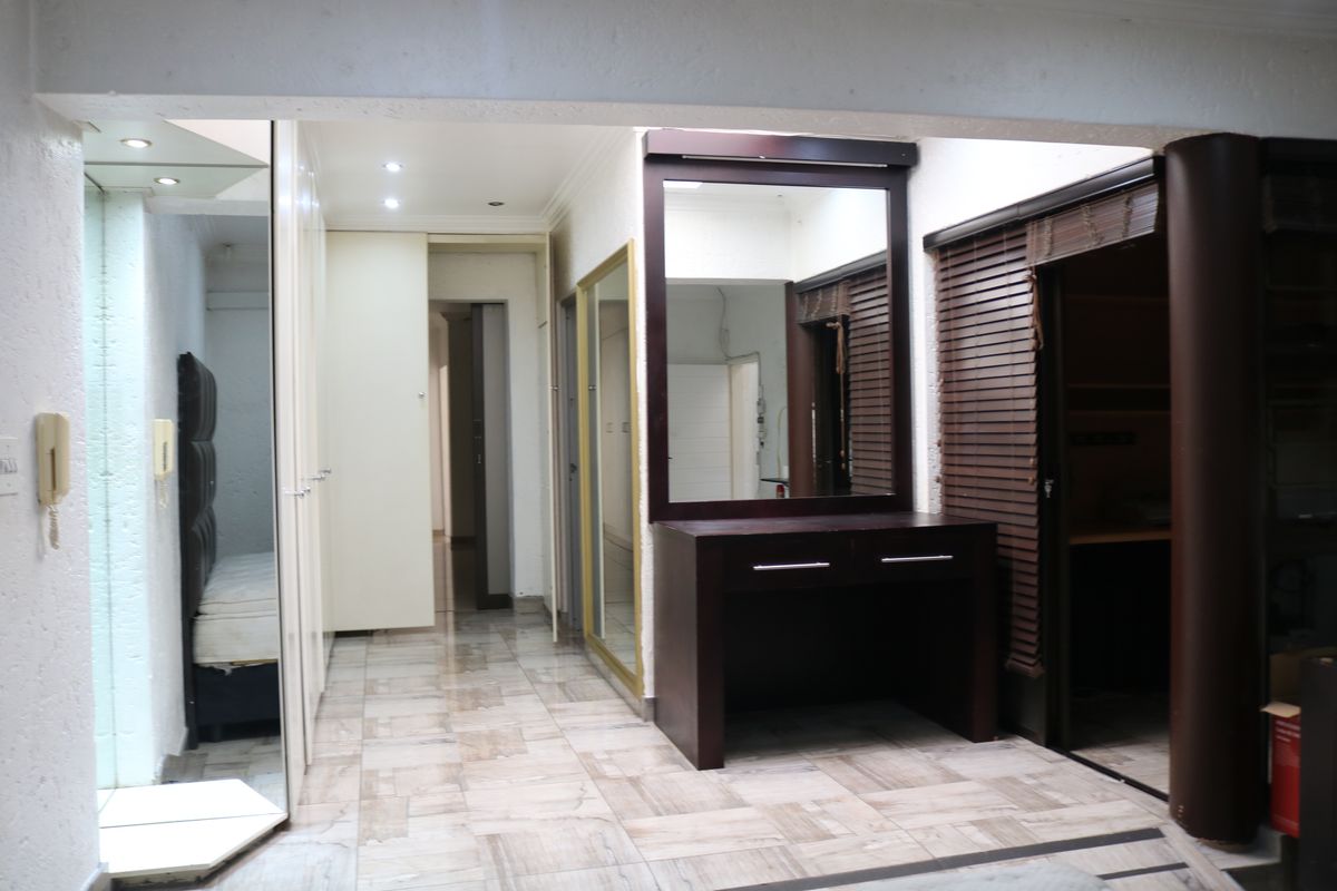 Hollywood-Style Mansion offering 5 Bed, 5 Bath on 1734sqm Land with 550sqm Under Roof - Photo 5