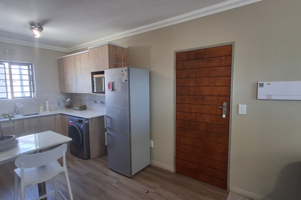 Modern Elegance Meets Eco-Living - Stylish Apartment! - Photo 5