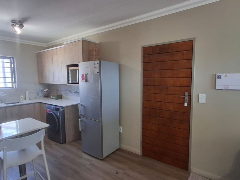 Modern Elegance Meets Eco-Living - Stylish Apartment! - Photo 5