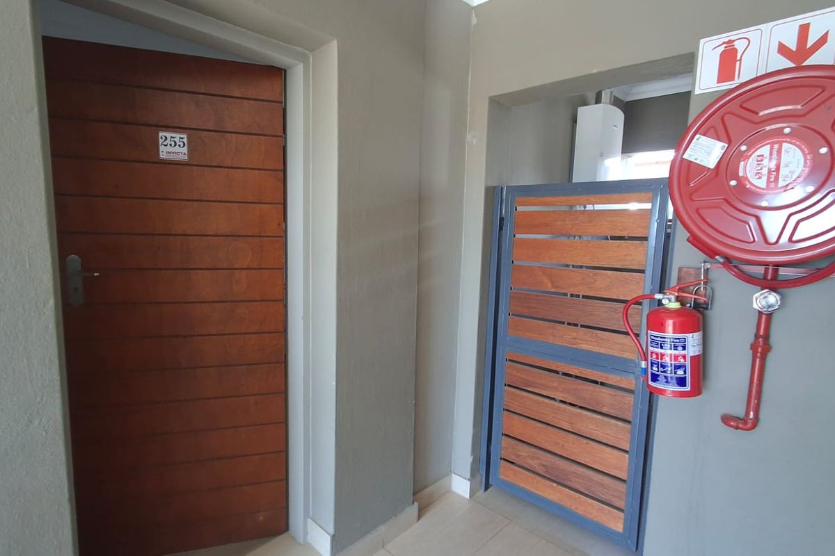 Modern Elegance Meets Eco-Living - Stylish Apartment! - Photo 3