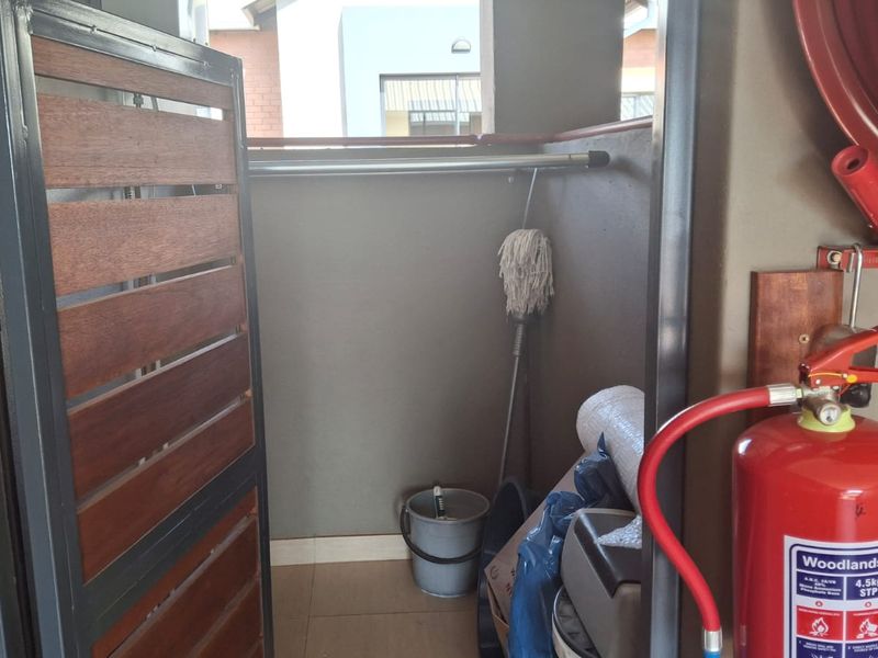 Modern Elegance Meets Eco-Living - Stylish Apartment! - Photo 4