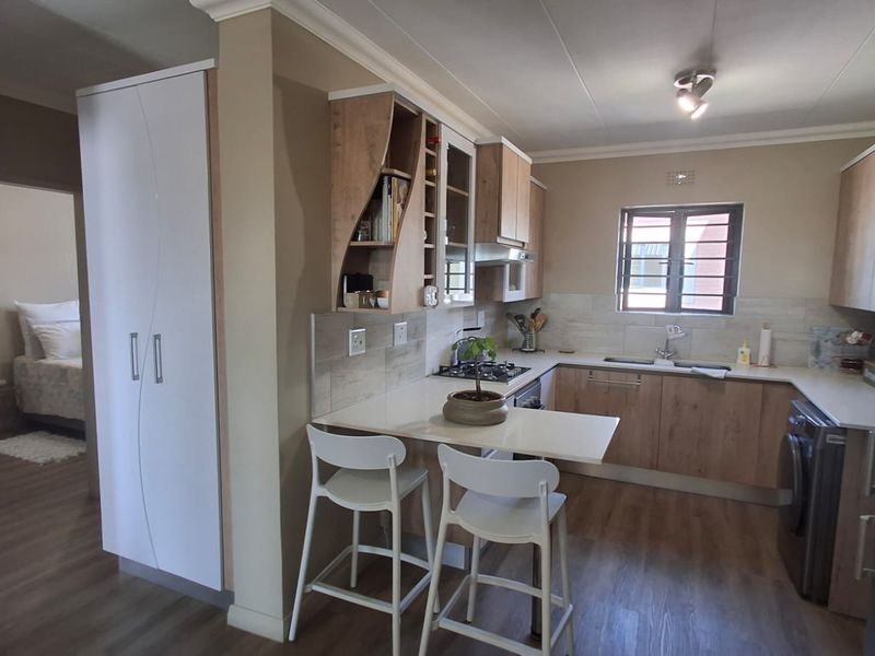 Modern Elegance Meets Eco-Living - Stylish Apartment! - Photo 8