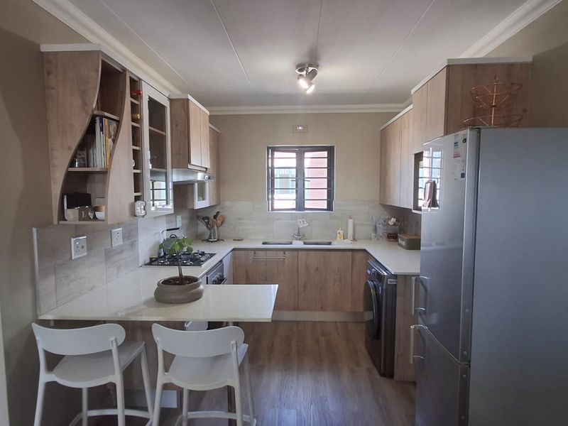 Modern Elegance Meets Eco-Living - Stylish Apartment! - Photo 6