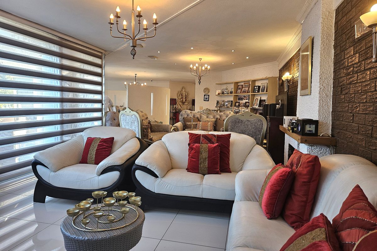 Elegant Family Home with Sea Views, Lavish Entertainment & Private Flatlet1 - Photo 5