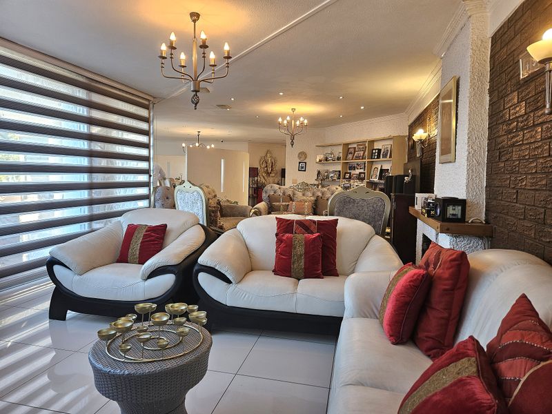 Elegant Family Home with Sea Views, Lavish Entertainment & Private Flatlet1 - Photo 5