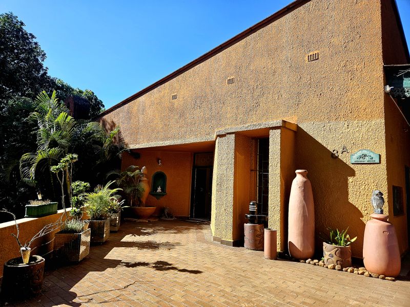 Elegant Family Home with Sea Views, Lavish Entertainment & Private Flatlet1 - Photo 4