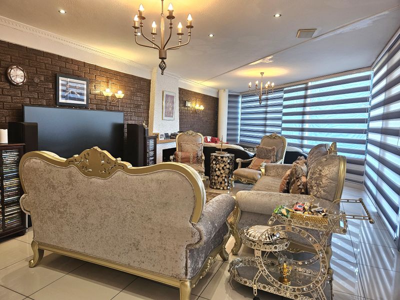 Elegant Family Home with Sea Views, Lavish Entertainment & Private Flatlet1 - Photo 6