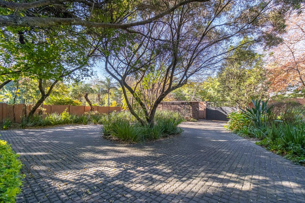 Executive 12-Bedroom Guesthouse | Modern Elegance Meets Timeless Charm - Photo 3