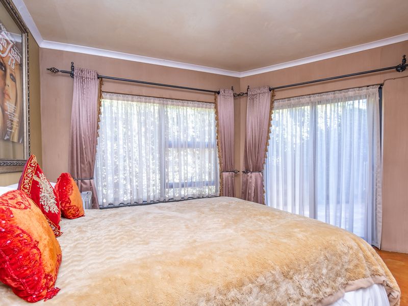 Executive 12-Bedroom Guesthouse | Modern Elegance Meets Timeless Charm - Photo 10