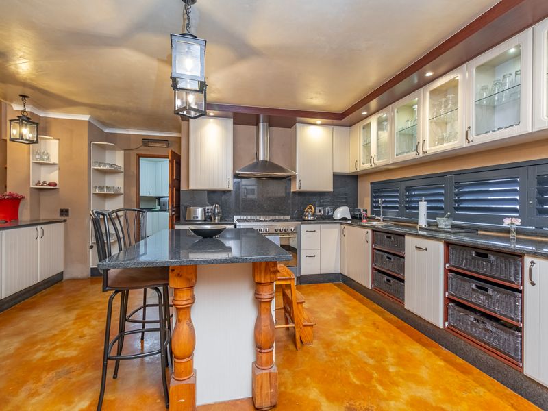 Executive 12-Bedroom Guesthouse | Modern Elegance Meets Timeless Charm - Photo 8